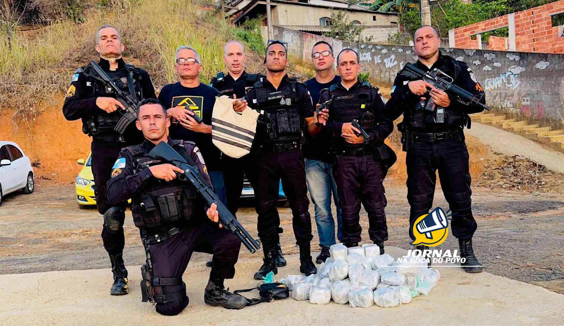 Militares do 36ºBPM apreendem arma de fogo, granadas, 1.115 pinos de cocaína e mais de 1.500 filetes de maconha em Pádua