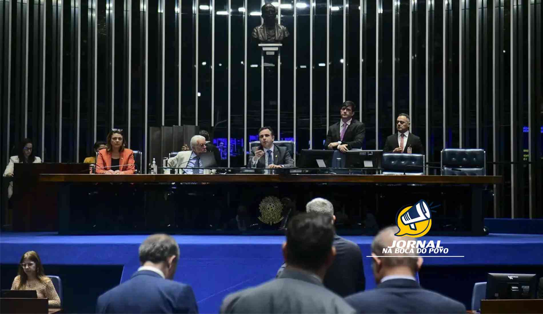 Senado aprova teto para salário mínimo e mudanças no BPC