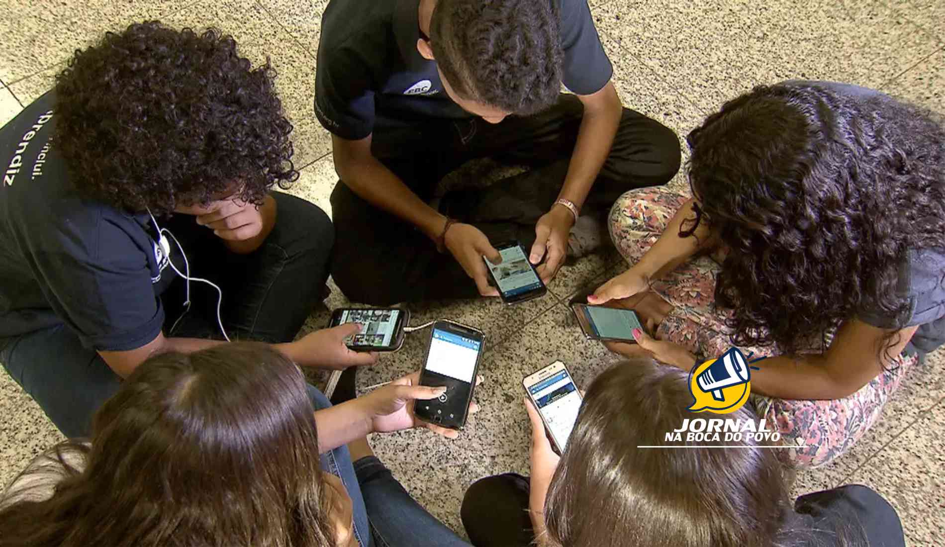 Volta às aulas sem celular: saiba como vai funcionar a nova lei