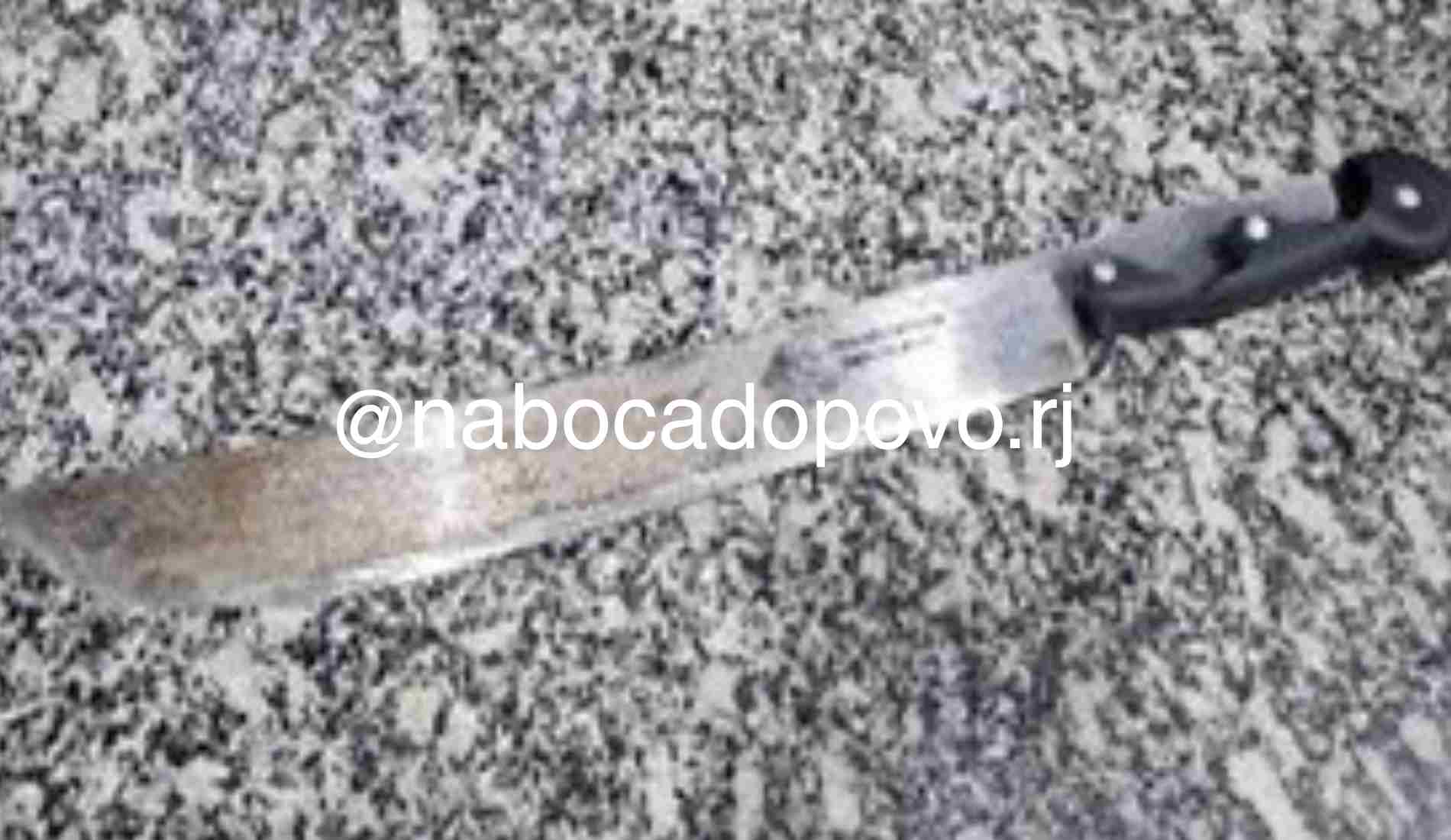 Homem é preso após agredir e ameaçar companheira com facão em Itaocara