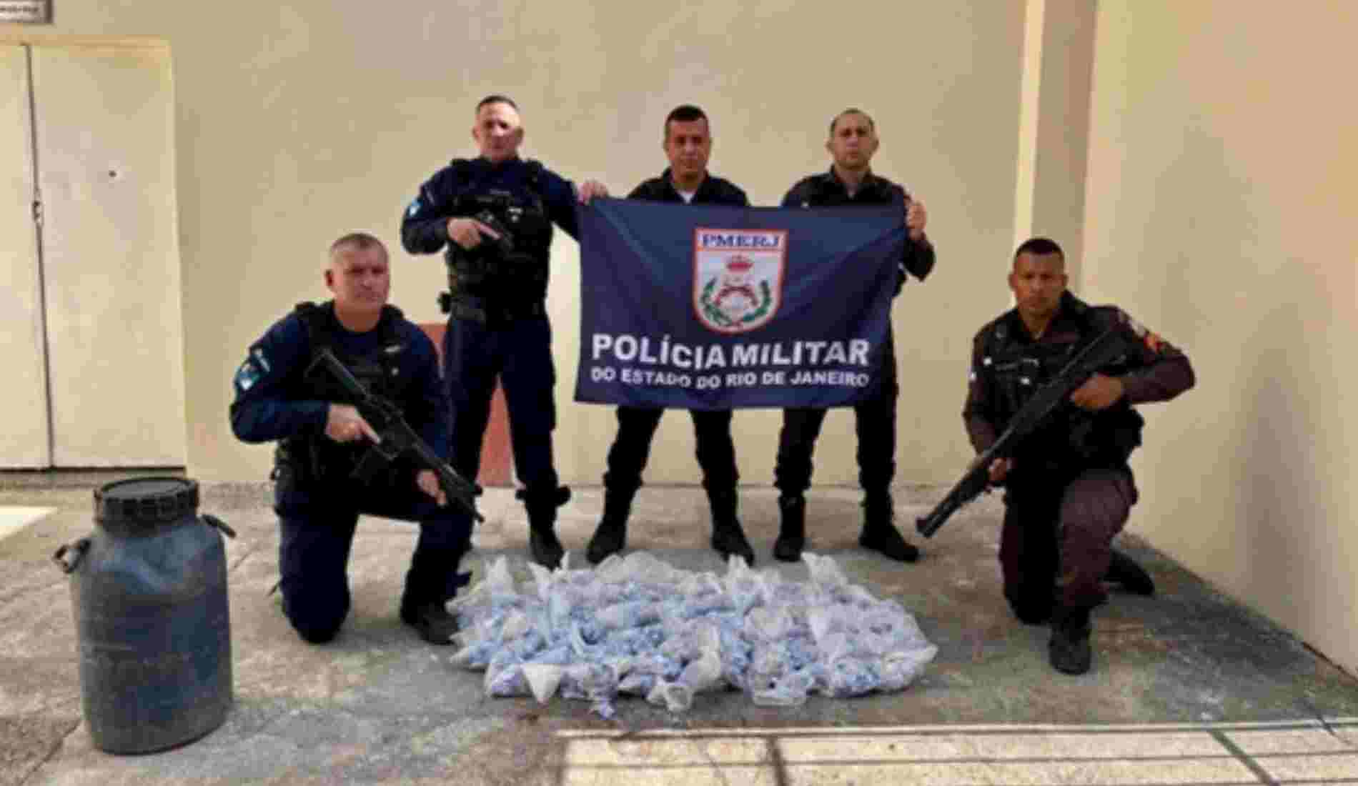 Polícia Militar apreende mais de 3 mil pinos de cocaína em Aperibé
