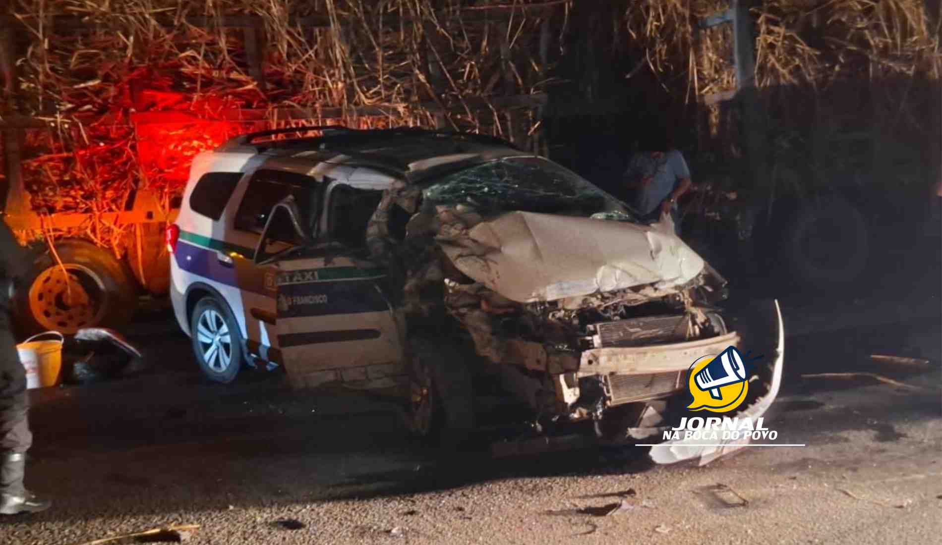 Motorista sai ileso após colisão entre carro e caminhão em SFI