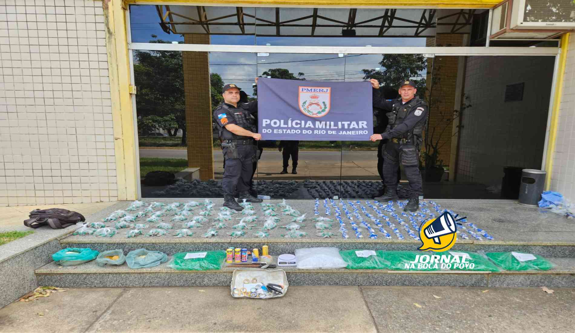 PM apreende cerca de 12kg de cocaína em área de mata em São Fidélis