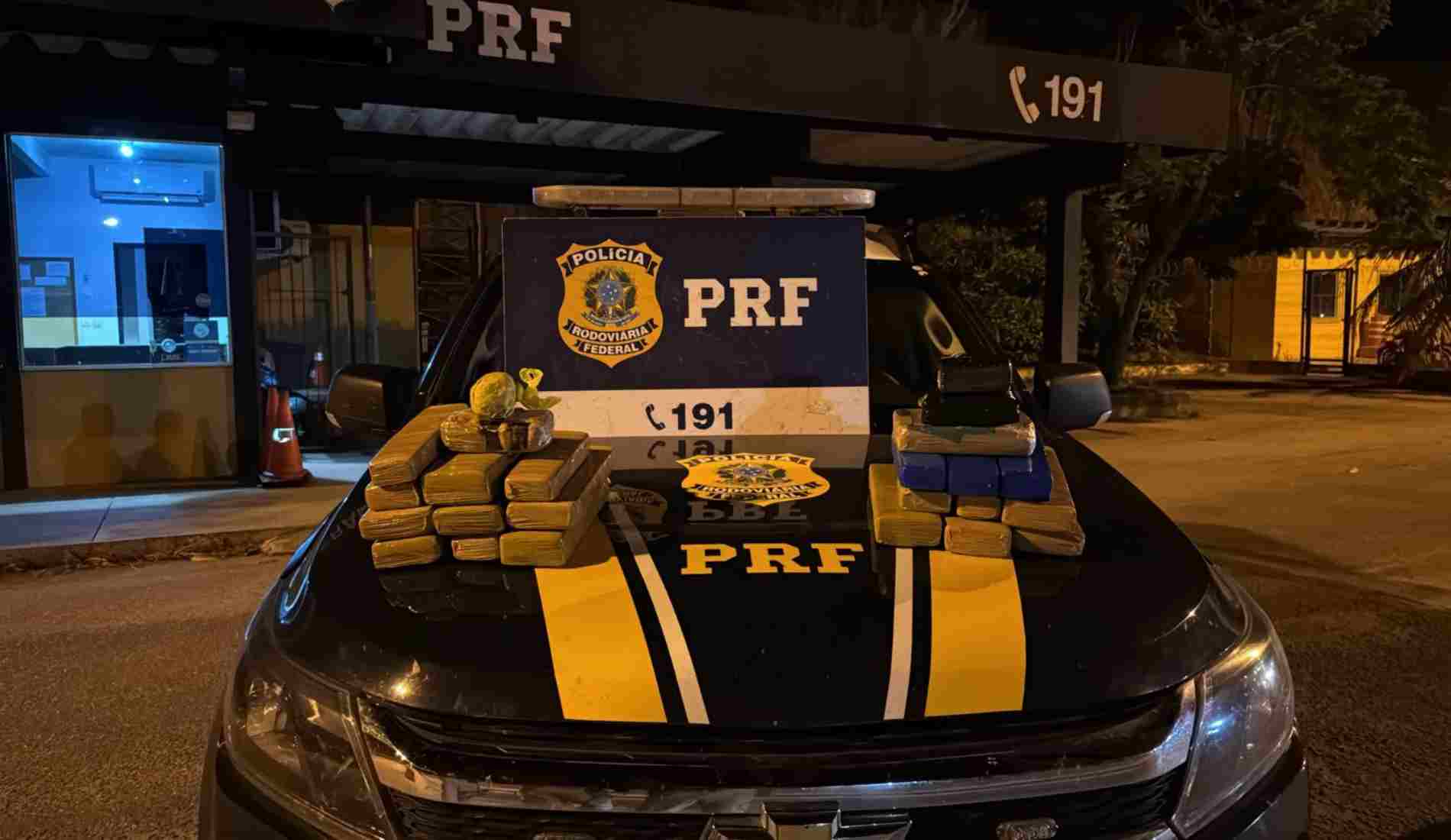 PRF apreende 22 kg de drogas em ônibus na BR-101, em Campos dos Goytacazes